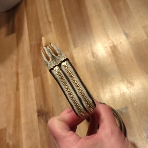 Michael Kors cream & tan double zip wristlet - Picture 5 of 11